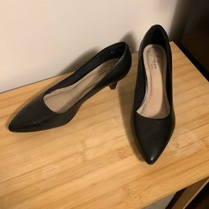 Clarks Ultimate Comfort collection black leather pumps